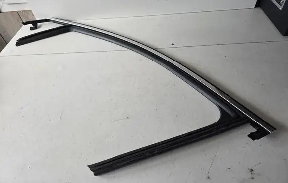 Opel Grandland X Rubber seal front door (on door) 9814856280