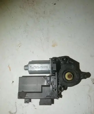 Peugeot 307 Rear door window regulator motor 0130821766