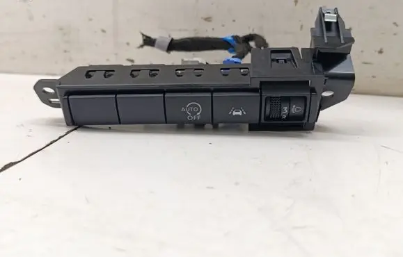Nissan Qashqai J12 A set of switches 681066UA0A