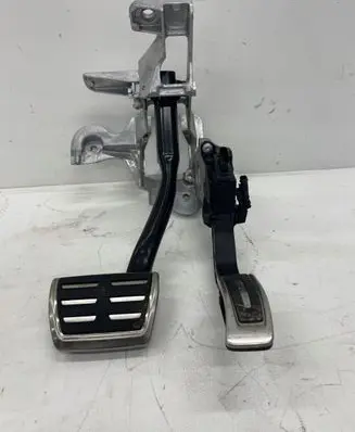 Audi Q7 4M Brake pedal bracket assembly 