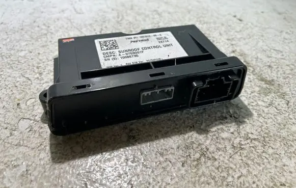 Tesla Model S Sunroof control unit/module 100751200A 10086735 A0753G01F
