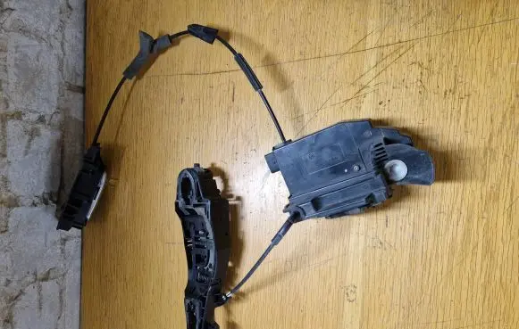 Citroen C4 Grand Picasso Front door lock 9805635580