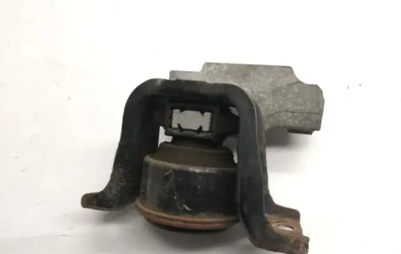Nissan Juke I F15 Engine mount bracket 1404182