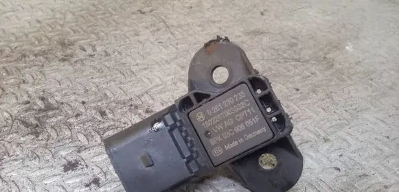 Volkswagen Up Air pressure sensor 0261230235 BPK03C906051F
