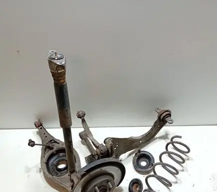 Mazda 3 III Rear wheel hub spindle/knuckle 