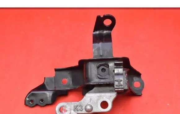 Toyota Yaris Cross Engine mount vacuum valve 