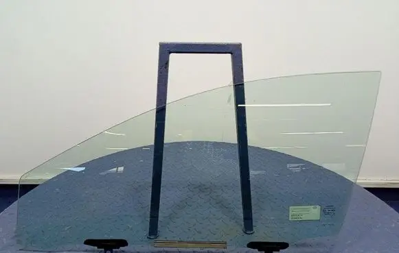 Toyota Auris E180 Front door window glass four-door