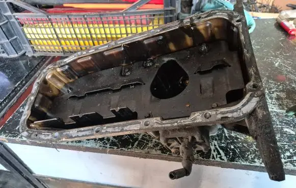 Ford C-MAX I Oil sump 