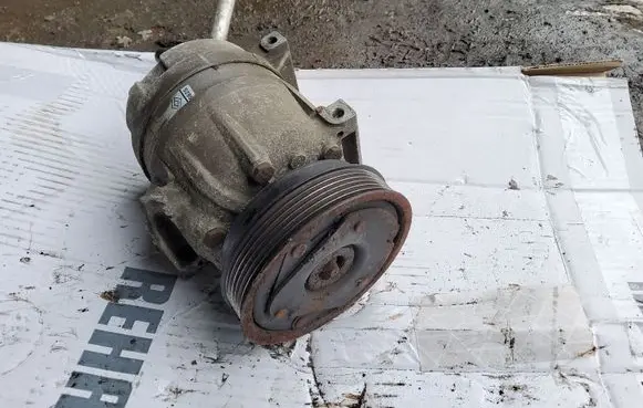 Renault Laguna I Air conditioning (A/C) compressor (pump) 7700103536