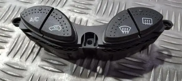 Ford Focus Windscreen/window heater switch 98AG19A945CR