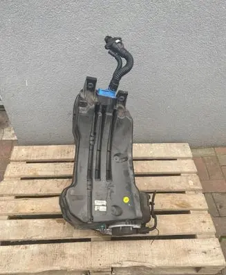 Audi Q7 4M AdBlue liquid reservoir 4M0131878BC