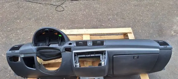 BMW 1 E81 E87 Dashboard 5318849 P012835 0000634433