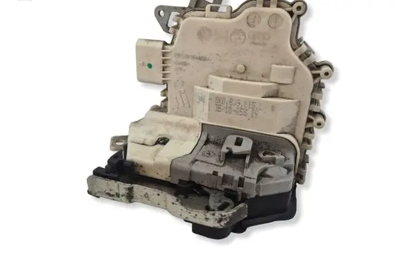 Audi A5 Sportback 8TA Rear door lock 8K0839015C