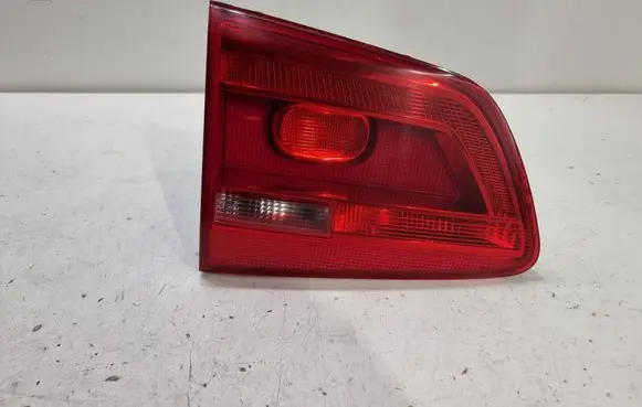 Volkswagen Touran II Tailgate rear/tail lights