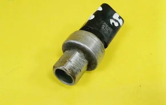 Peugeot 206 Air conditioning (A/C) pressure sensor 9647971280