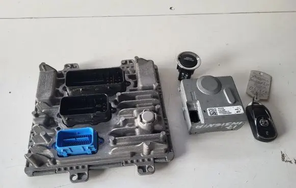 Opel Insignia B Engine control unit/module 55503974 39124296