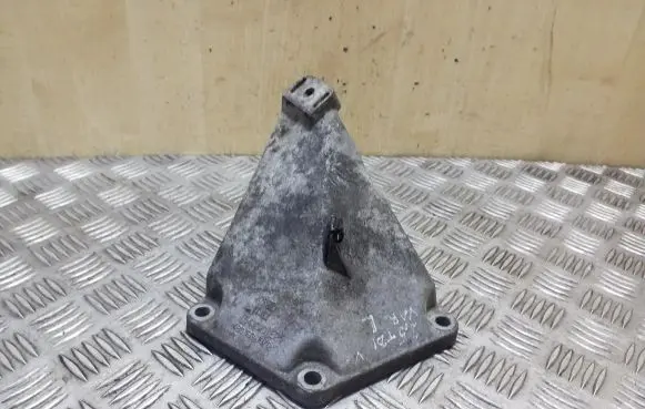 Audi A6 S6 C5 4B Engine mounting bracket 4B0199307C