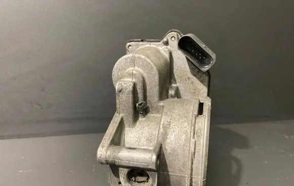 Volkswagen Caddy Throttle valve 03G128063A