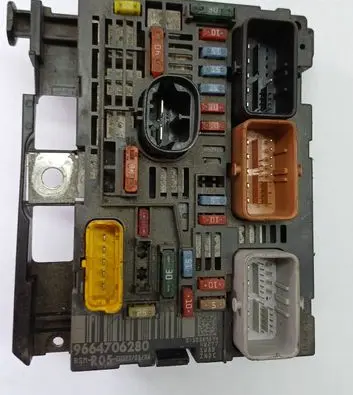 Peugeot Partner Fuse module 9664706280 BSMR0500 R05