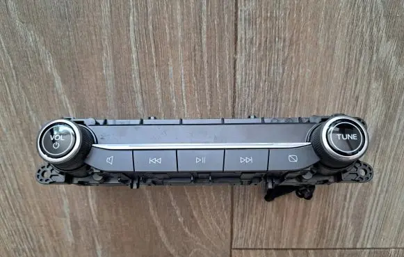 Ford Kuga III Other devices LJ6T18K811CB