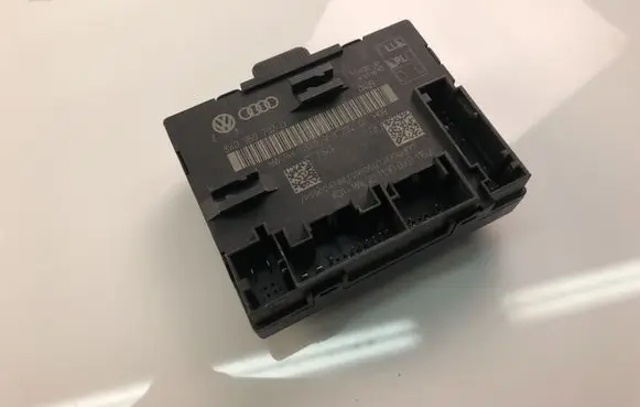 Volkswagen Golf VI Door control unit/module 8X0959792D