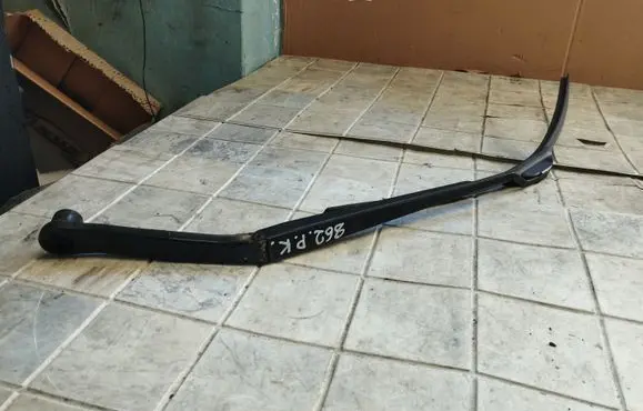 Chrysler Pacifica Front wiper blade arm