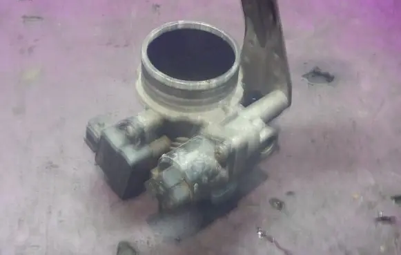 Renault Scenic I Throttle body valve 7700861679J