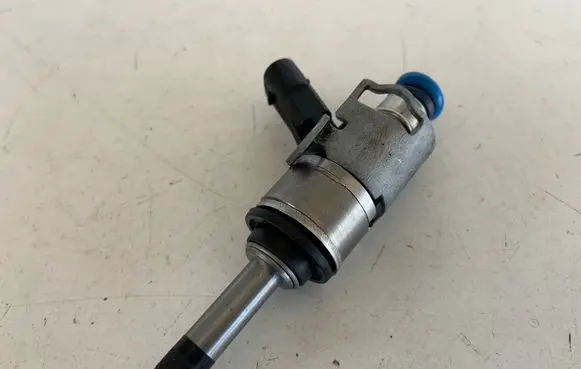 Audi Q7 4M Fuel injector 06C906036H 06E095A