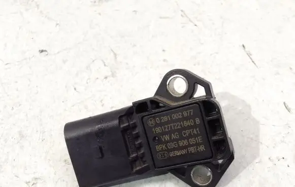 Audi A3 S3 8V Air pressure sensor 0281002977 03G906051E