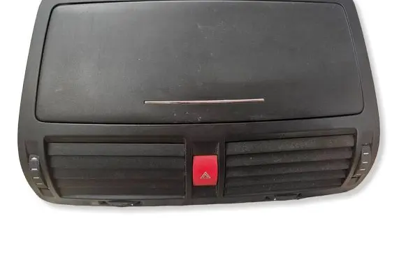 Skoda Octavia Mk2 (1Z) Dash center air vent grill 1Z0820951