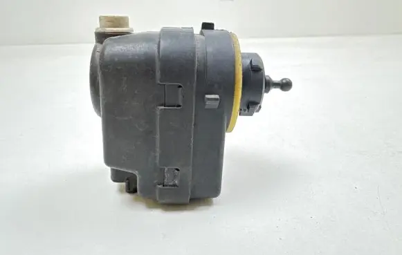 Headlight level adjustment motor