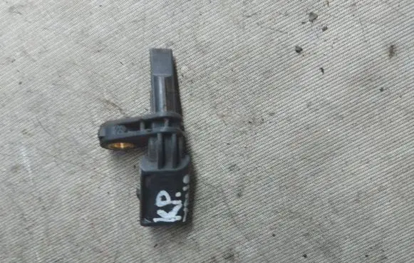 Volkswagen Touran I ABS brake wheel speed sensor 7H0927808