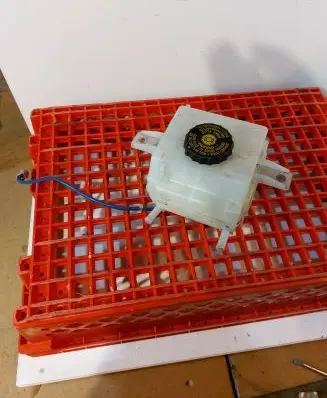 Lexus CT 200H Brake fluid reservoir 5J30