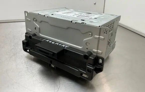 Fiat Freemont Radio/CD/DVD/GPS head unit AD0412MBG70 300529 P05091095AA