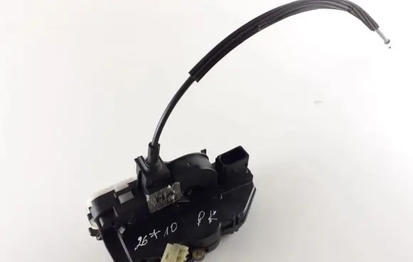 Opel Insignia A Front door lock 13503149
