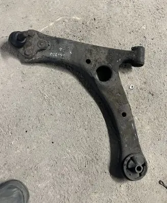 Toyota Avensis T250 Front lower control arm/wishbone