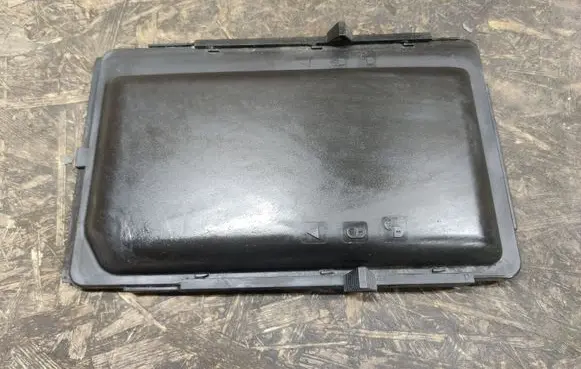 Mercedes-Benz CL C215 Fuse box cover 2205400082
