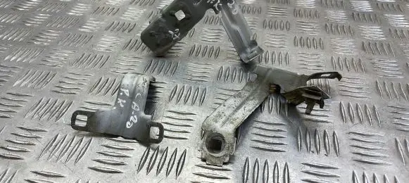BMW 2 F22 F23 Fender mounting bracket