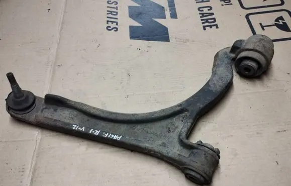 Chrysler Pacifica Front lower control arm/wishbone 04743150AF