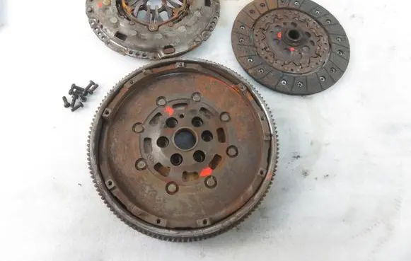 Seat Leon (1P) Dual mass flywheel 323844110 123042610 415025010