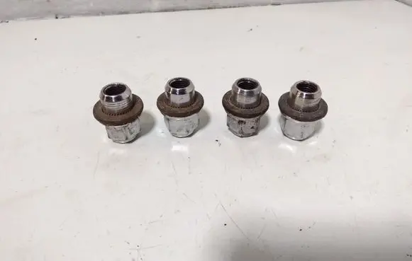 Toyota Corolla Verso E121 Nuts/bolts 