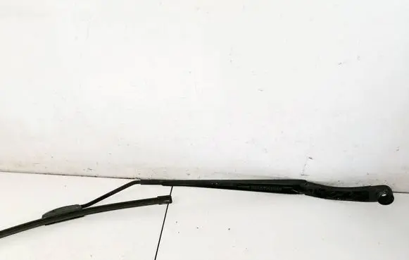 Front wiper blade arm