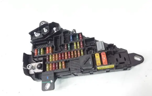 BMW 5 E60 E61 Fuse module 6906603
