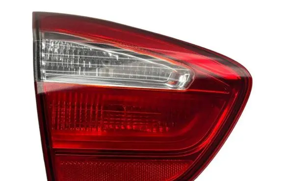 Tailgate rear/tail lights
