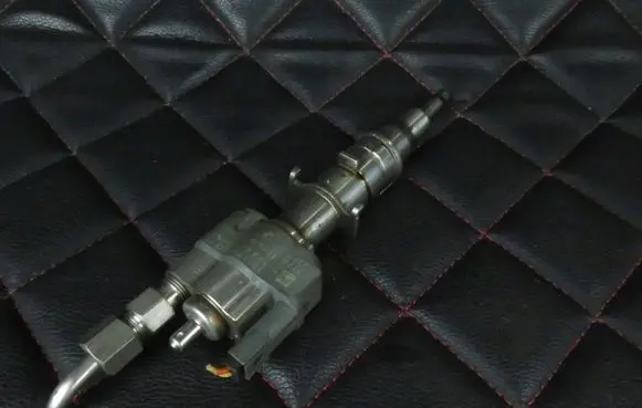 BMW 3 E90 E91 Fuel injector 758904811