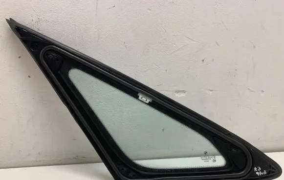 BMW 2 F46 Front triangle window/glass 7326155 02705