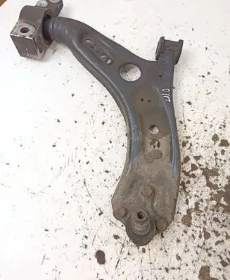 Volkswagen PASSAT B7 Front lower control arm/wishbone