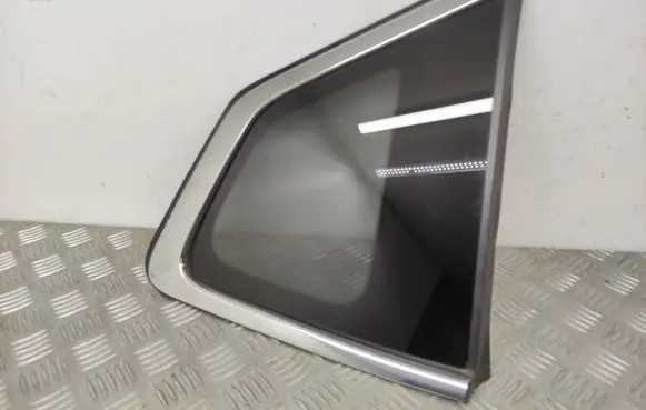 Nissan X-Trail T32 Rear side window 833014CC0A