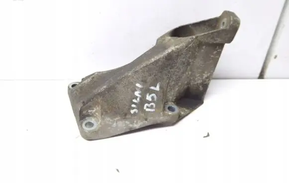 Volkswagen PASSAT B5.5 Engine mounting bracket 8D0199307PLEWA