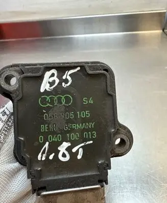 Volkswagen PASSAT B7 High voltage ignition coil 058905105 0040100013